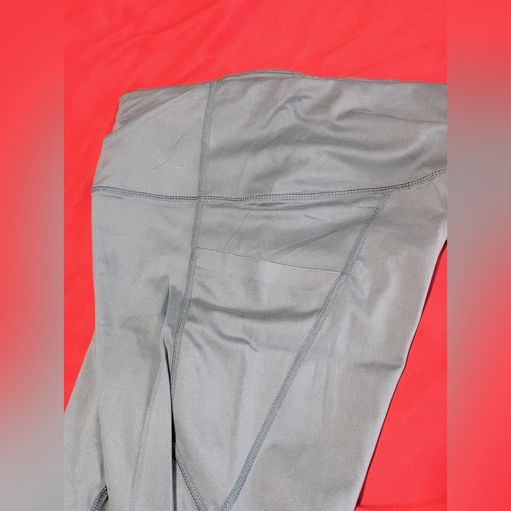 Women’s leggings size large with pockets